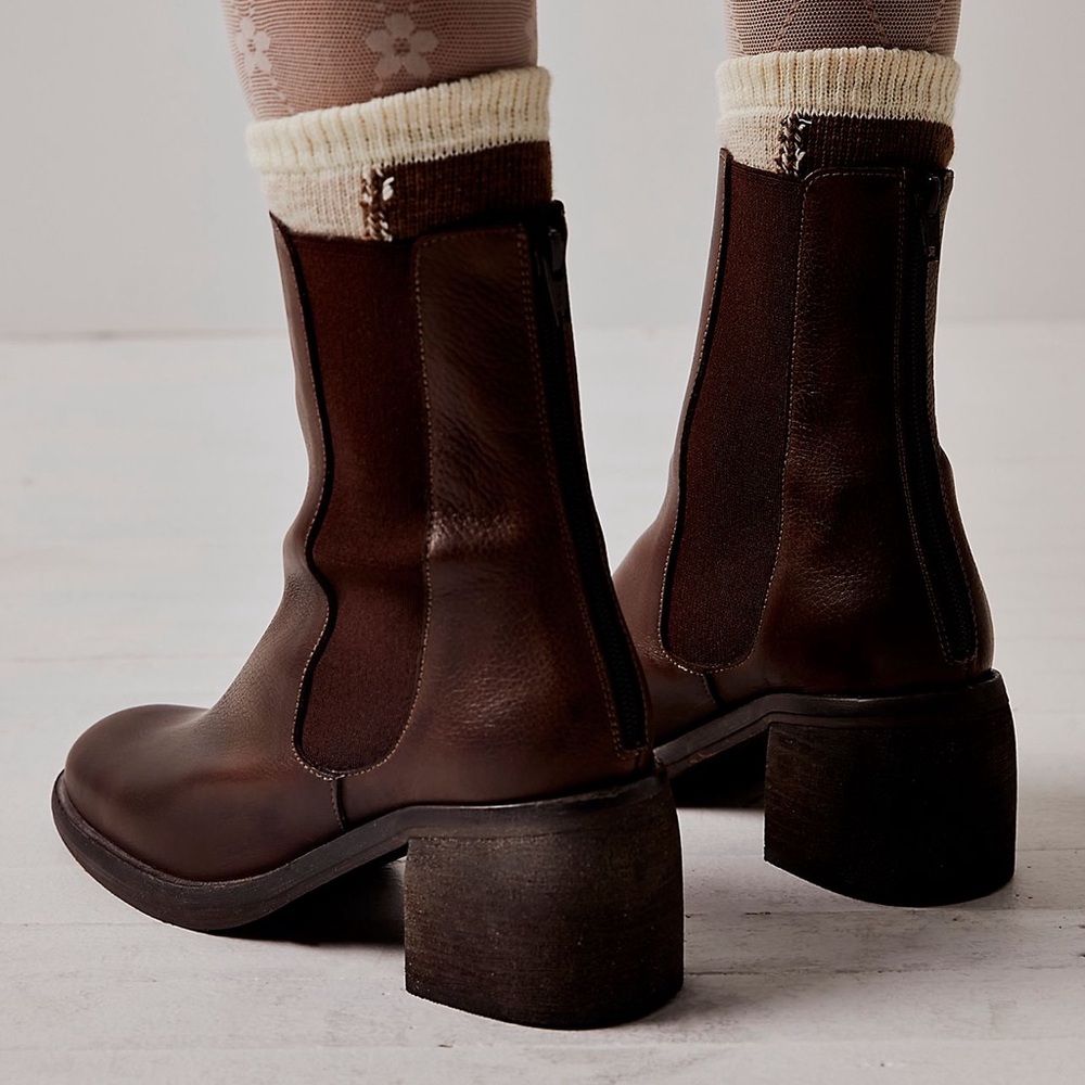Essential Chelsea Boot in Chocolate- Free People